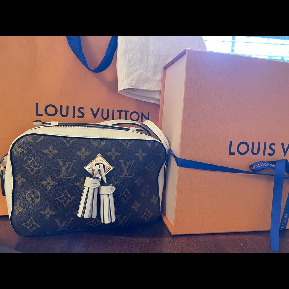 AUTHENTIC Louis Vuitton Saintonge Handbag Creme